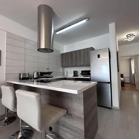 Vibrant Finikoudes Sea View 2 Bedroom アパート *