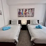 Vibrant Finikoudes Sea View 2 Bedroom Lejlighed Larnaca
