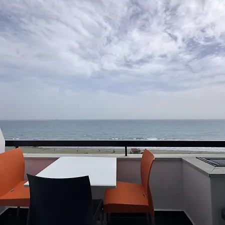 Apartament Vibrant Finikoudes Sea View 2 Bedroom Larnaca