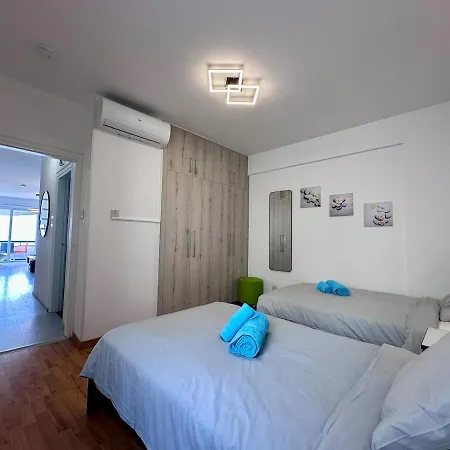 Vibrant Finikoudes Sea View 2 Bedroom Larnaca