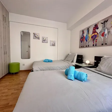 Apartament Vibrant Finikoudes Sea View 2 Bedroom Larnaca