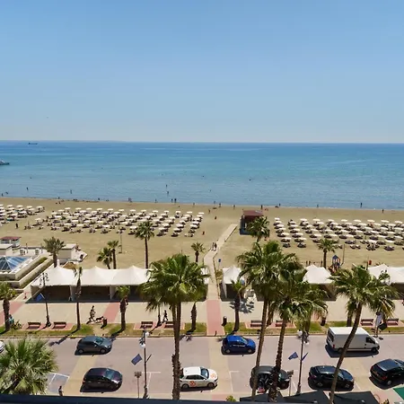 Apartament Vibrant Finikoudes Sea View 2 Bedroom