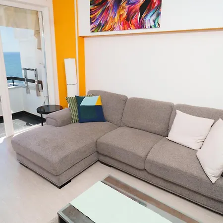 Vibrant Finikoudes Sea View 2 Bedroom Larnaca