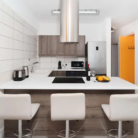 Vibrant Finikoudes Sea View 2 Bedroom