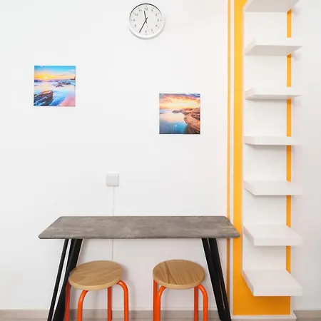 Vibrant Finikoudes Sea View 2 Bedroom Apartament