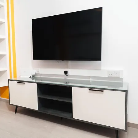 Apartament Vibrant Finikoudes Sea View 2 Bedroom Larnaca