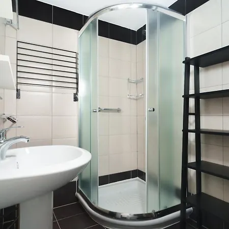Vibrant Finikoudes Sea View 2 Bedroom Apartament Larnaca