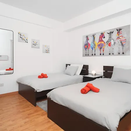 Vibrant Finikoudes Sea View 2 Bedroom Larnaca