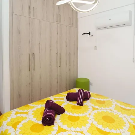 Vibrant Finikoudes Sea View 2 Bedroom * Larnaca