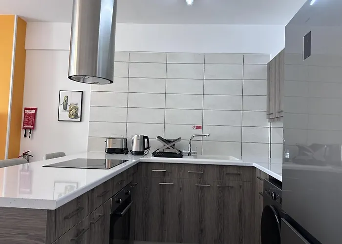 Apartment Vibrant Finikoudes Sea View 2 Bedroom Larnaka