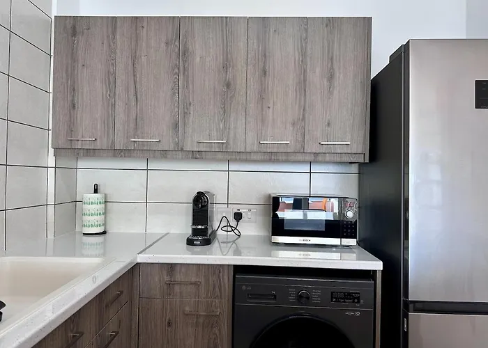 Apartament Vibrant Finikoudes Sea View 2 Bedroom *